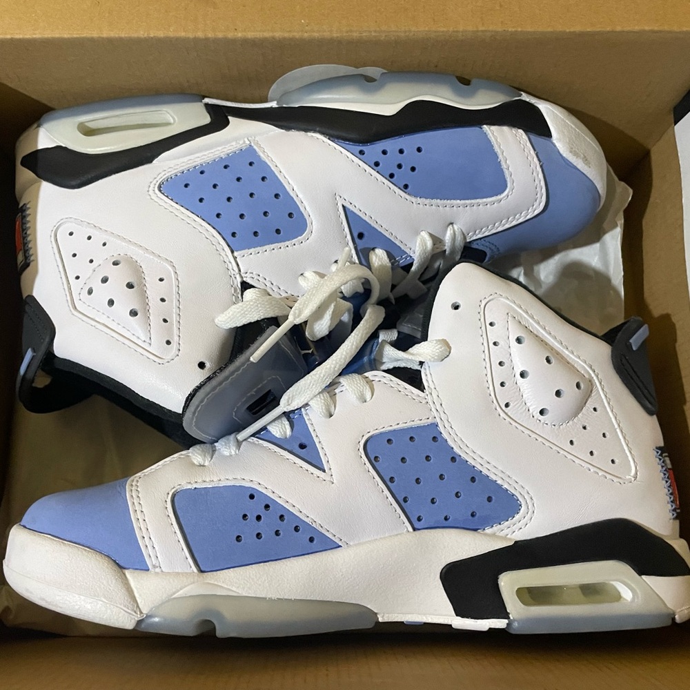 Jordan 6 Retro
UNC White